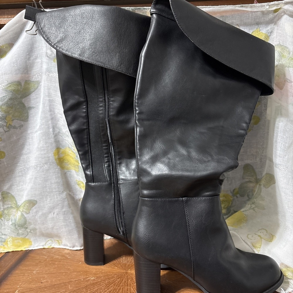 WOMEN Size 8W new Black‎ Heeled Long  round Toe Knee High Boot